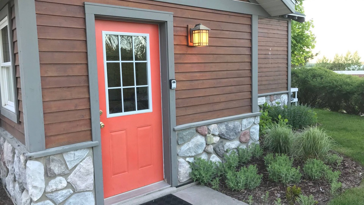 Munising Cottage | Harbor cozy cottage, Lake View, 'Pottery Barn Style'! Pictured Rocks Cruises