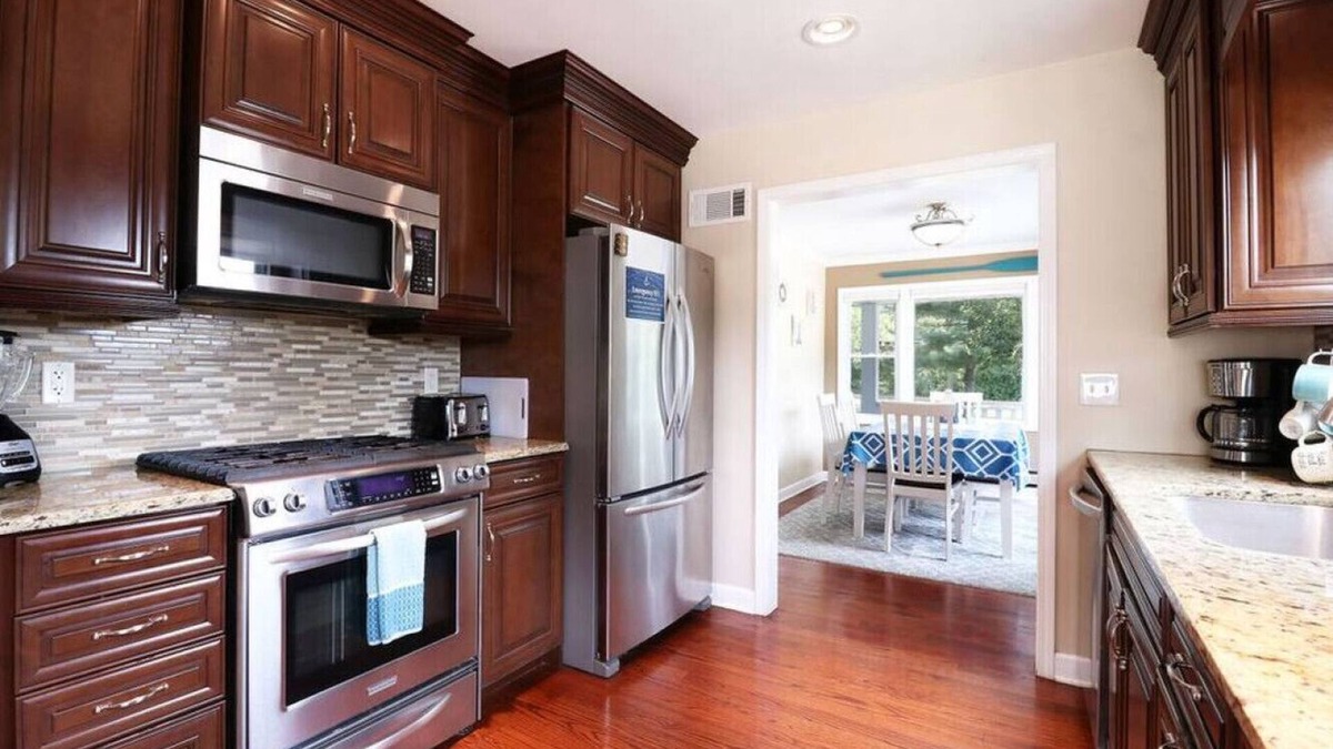 Fox Lake House | Harbor Hideout 4/3 Waterfront w/Wet Bar and Hot Tub