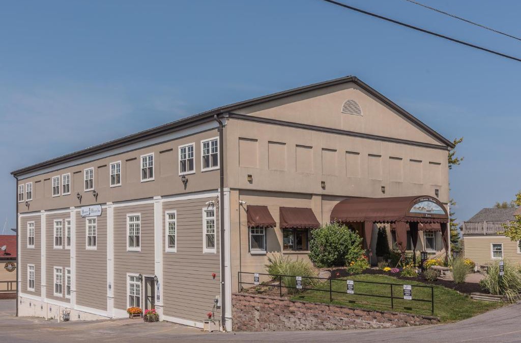 Sackets Harbor Hotel | Harbor House Inn