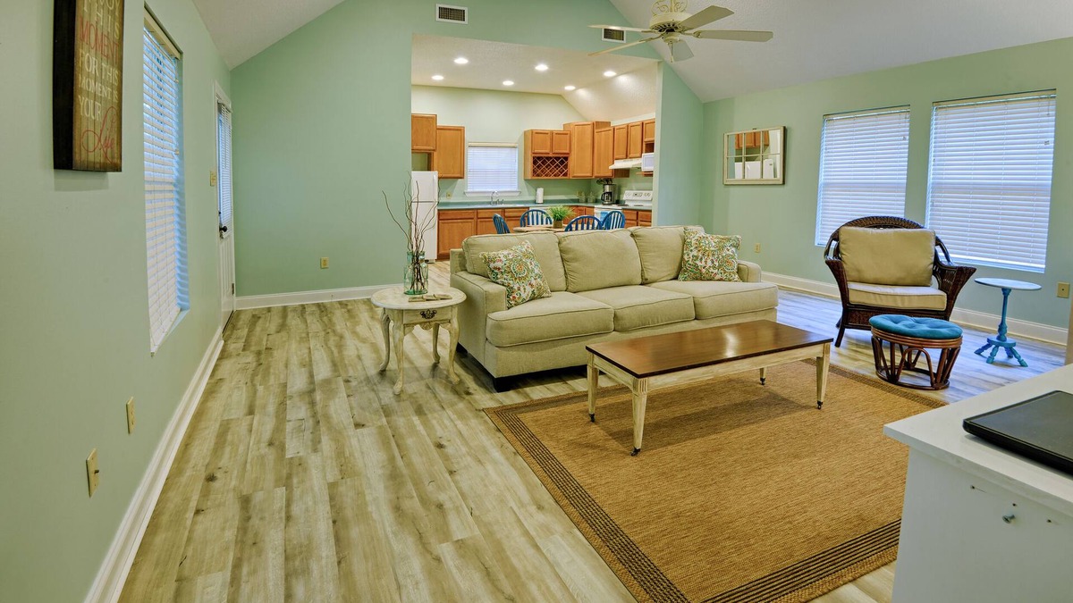 Mandeville Cottage | Harbor Landing Cottage - close to Mandeville Lakefront and Tammany Trace