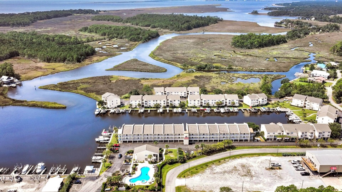 Ocean Springs Condo | Harbor Landing in Ocean Springs. Waterfront. Pool and Boat Slip!