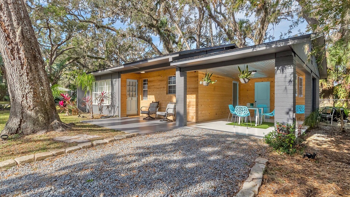 Harbor Oaks House | Harbor Oaks A Highly Sought After Waterside Community.