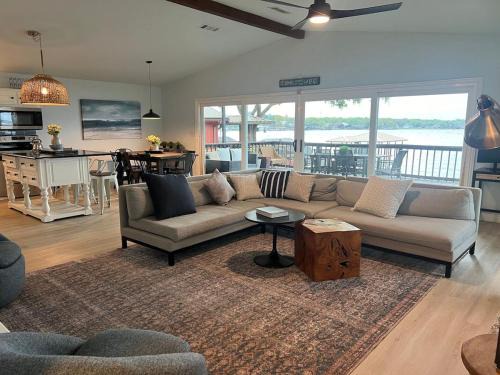 Gun Barrel City House | Harbor Point Hideaway,Sleeps 8, on open water