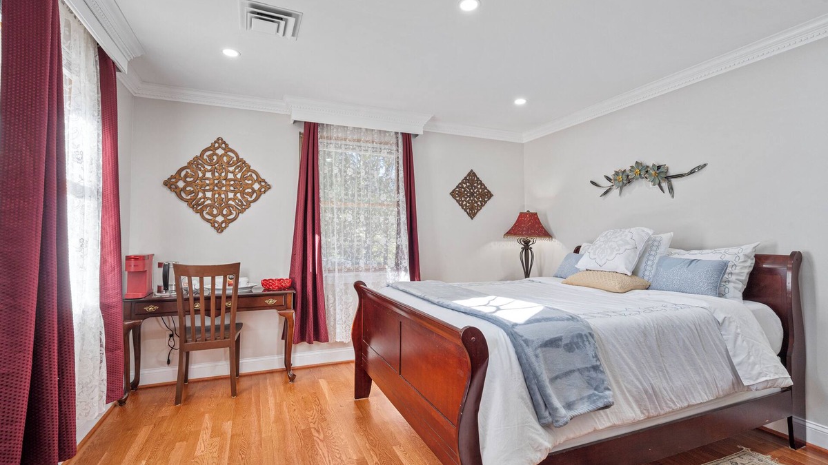 Oxon Hill Apartment | Harbor Riverside Suite 3