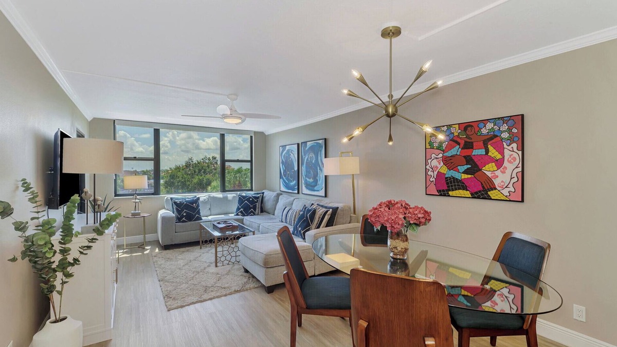 Siesta Key Condo | Harbor Towers 1BD with washer & dryer in unit!