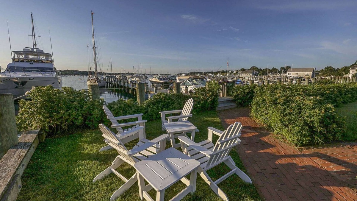 Edgartown Apartment | Harbor View Suite at Harborside Inn in Edgartown