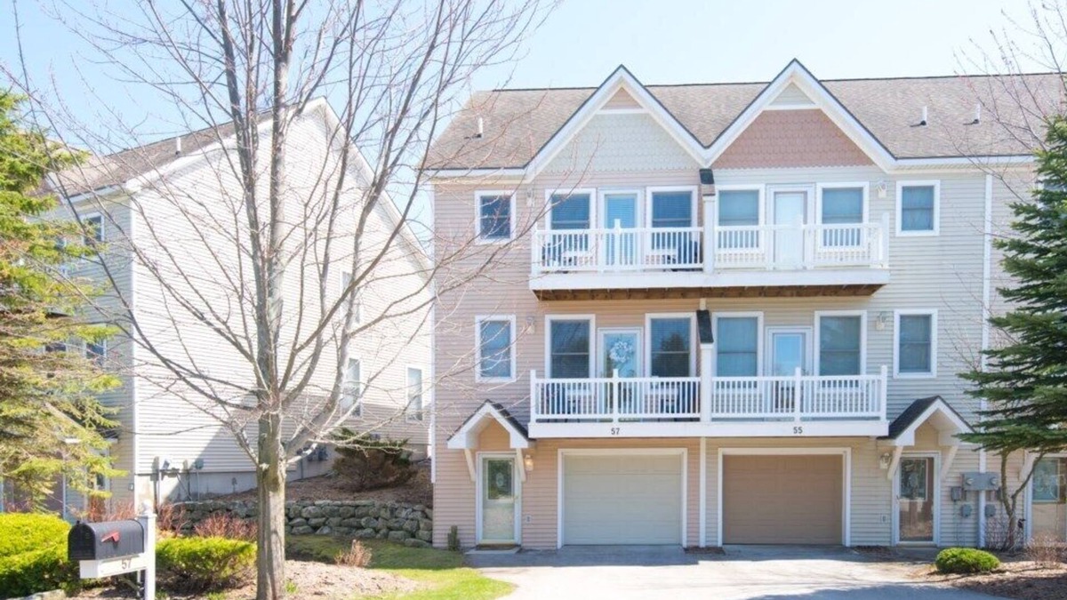 Manistee Condo | Harbor Village Townhouse Condo at LK MI