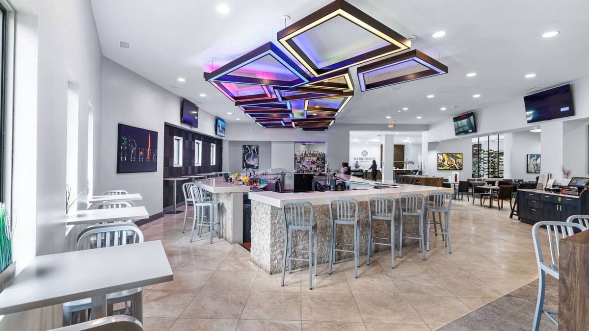 Oxon Hill Hotel | Harborside Hotel
