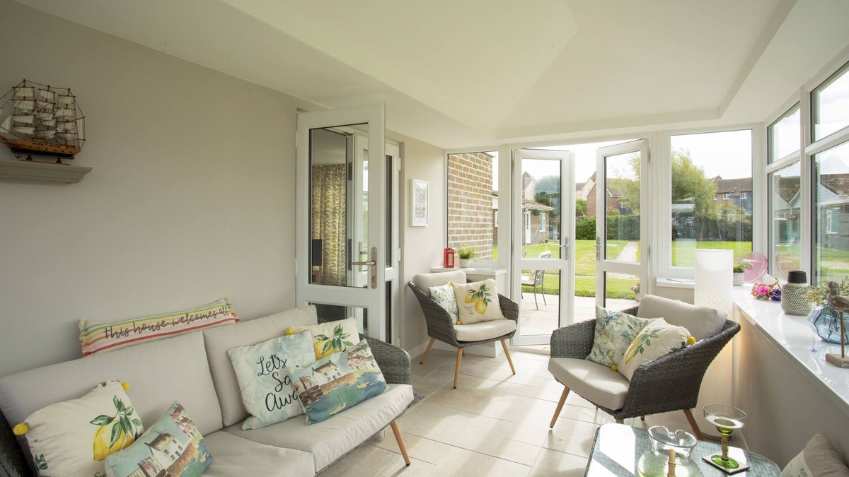 Eastbourne City Centre House | Harbour cottage sleeps 4 Nr. marina. Free parking.