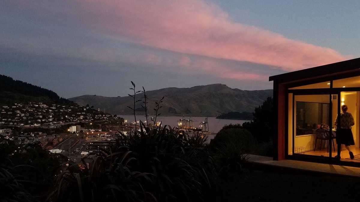 Lyttelton House | Harbour Escape - tiny home in Lyttelton with Port Views