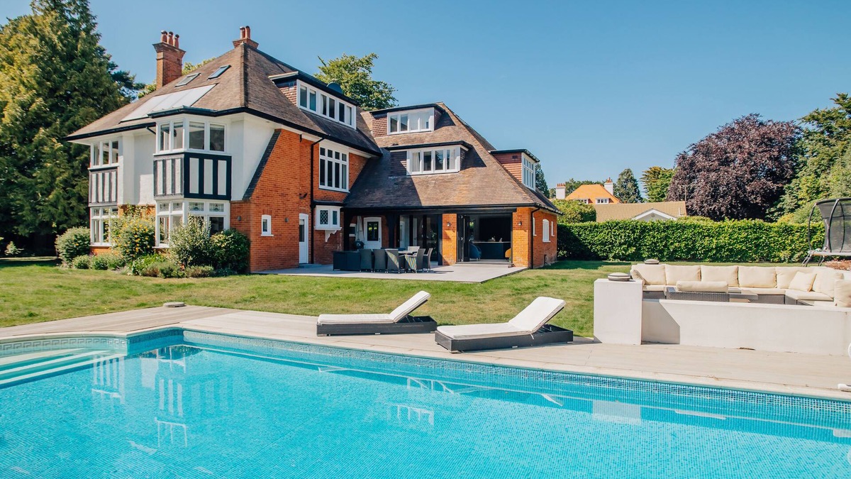 Canford Cliffs Villa | Harbour Escapes | Awesome 7 Bedroom Villa with Pool, Gym, Games Room & Cinema