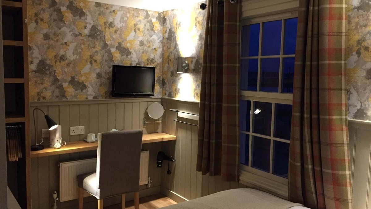 Irvine House | Harbour Guest House