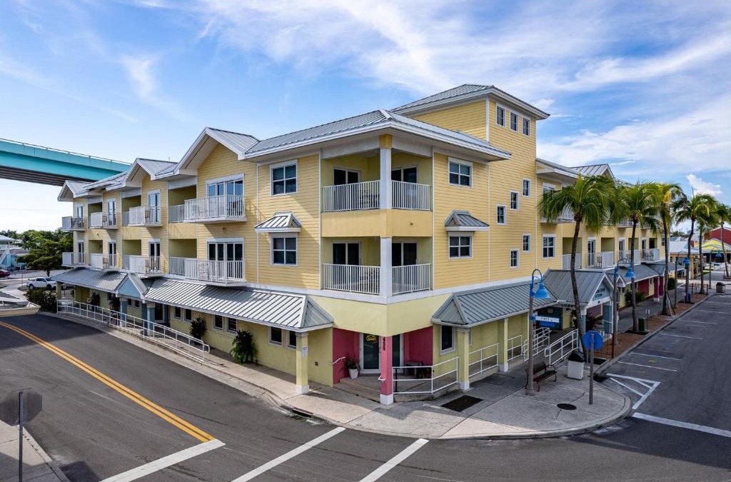 Fort Myers Beach Apartment | Harbour House at the Inn 209