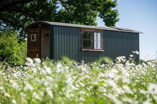 Emsworth House | Harbour Ranch Hut - Rustic Countryside Escape