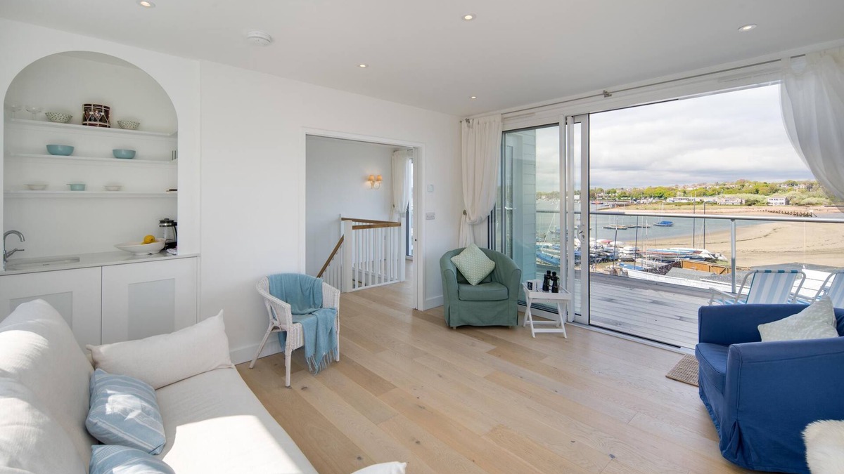 Bembridge House | Harbour Strand - sleeps 6 guests in 3 bedrooms