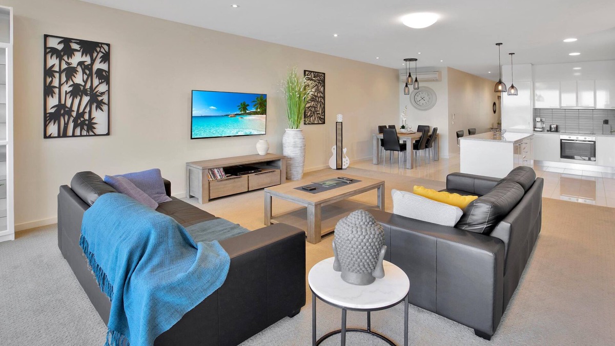 Lakes Entrance House | Harbour Views - Enjoy the easy access to walking tracks along 90 Mile Beach