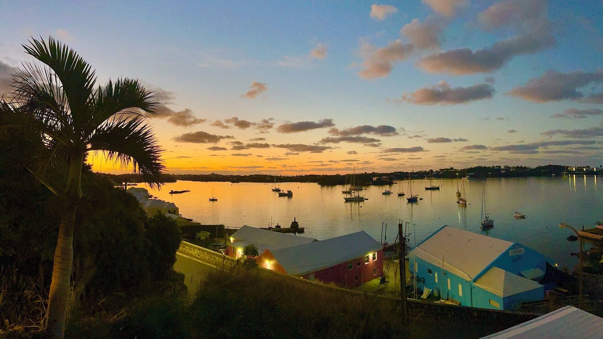 St. George's Apartment | Harbour views, luxury 1 bed Apt within walking distance to St George's Old Town