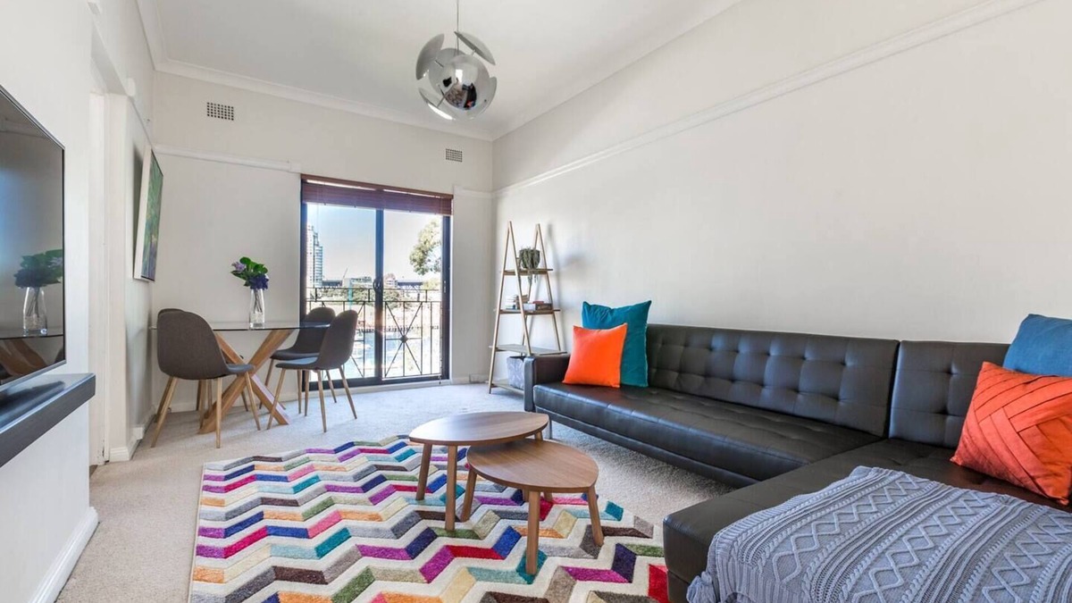 McMahons Point Apartment | Harbourfront Art Deco Hall Sought after in Sydney