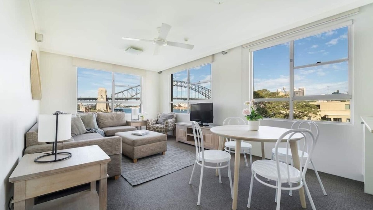McMahons Point Apartment | Harbourside 32 Summar