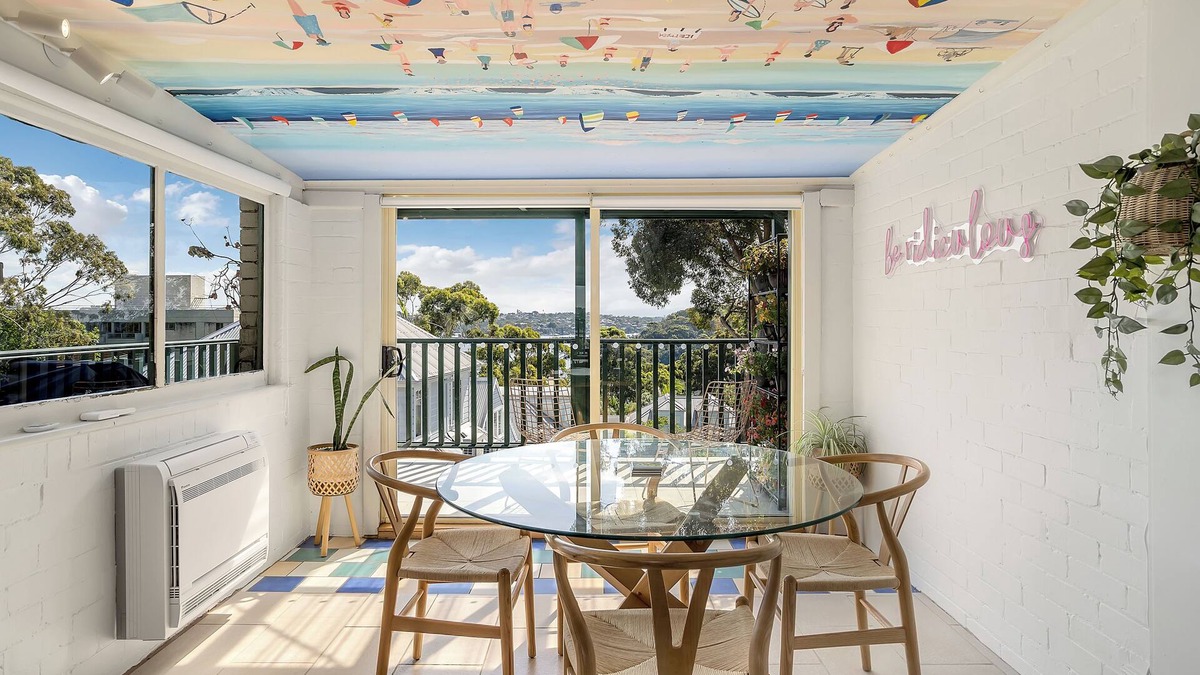 McMahons Point Apartment | Harbourside pad with waterfront views