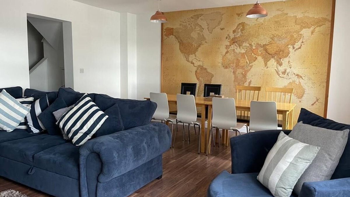 Scarborough City Centre Apartment | Harcourt Place - Apartment 3 - Seaview - sleeps 8