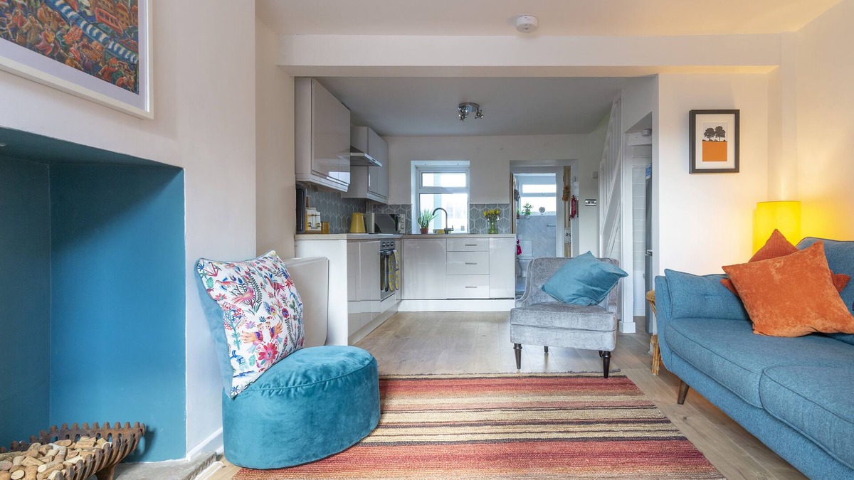 Abergavenny House | Hare Cottage Abergavenny Town Centre Beautiful Accommodation