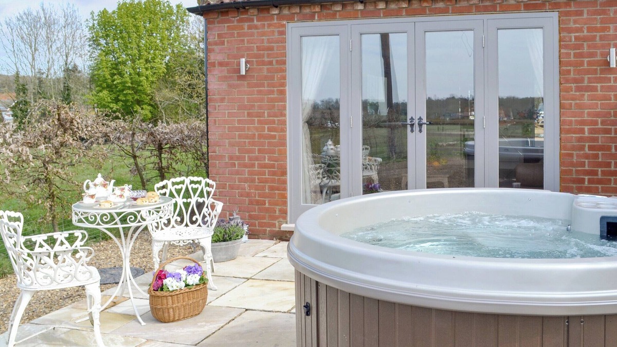 Fulmodeston Cottage | Hare's Home - UK10757