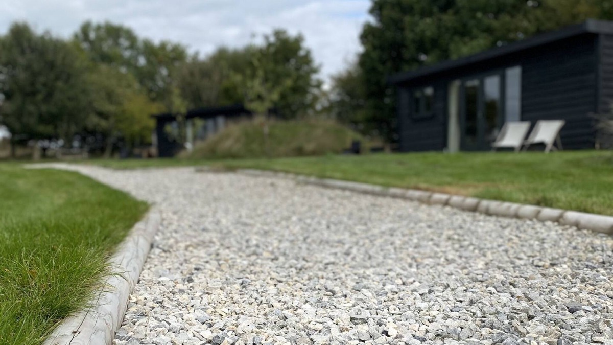 Foolow Cabin | Hare’s Retreat - (Middle Cabin) - sleeps 2 guests in 1 bedroom