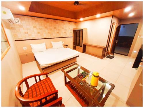 Mayapur Hotel | HARIDWAR HOTEL HEAVEN # GUEST - With Free Parking & Wi-fi - Restaurant Facilities Available Near Temple - A Premium Hotel In Haridwar