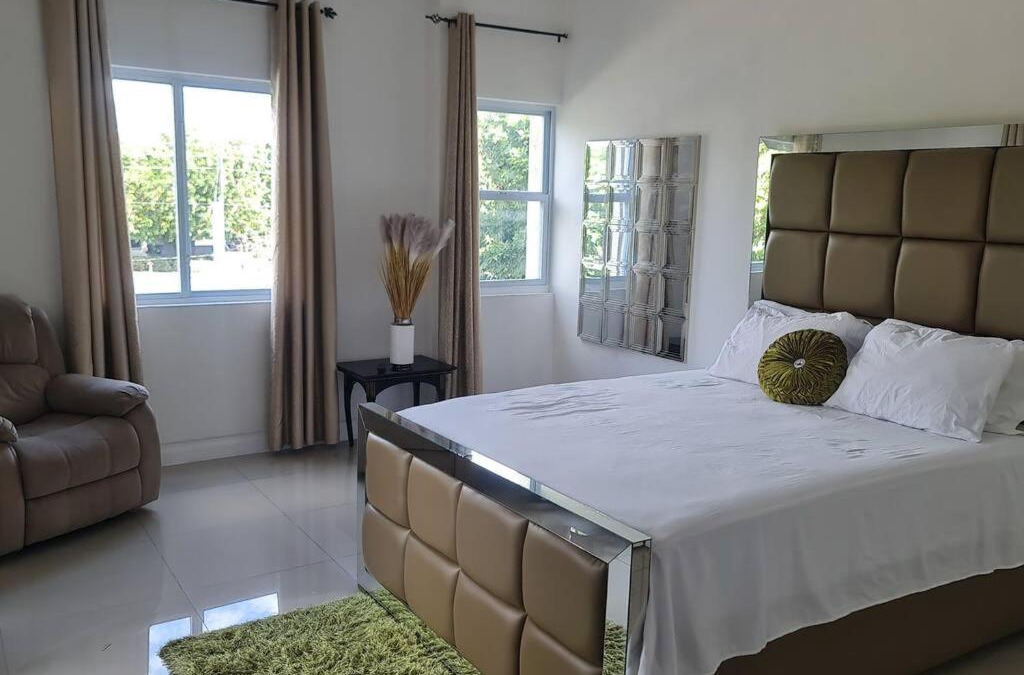 Kingston Apartment | Harloes Luxury Suite - Kingston Jamaica