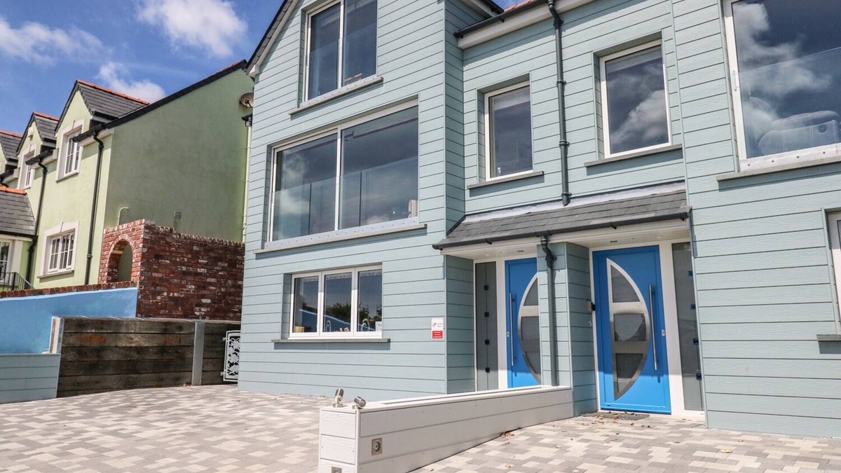 Solva Cottage | HARMON VALE, pet friendly, country holiday cottage in Solva