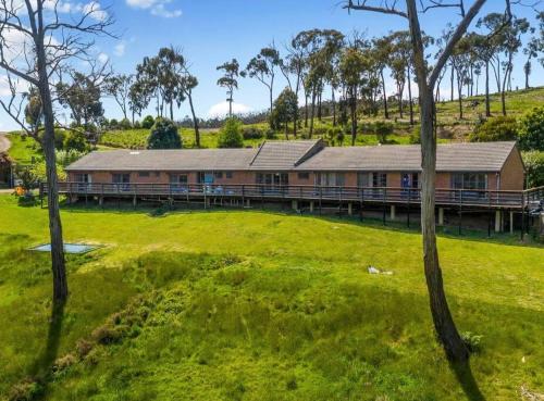 Heathcote Junction Apartment | Harmonious One Bedroom Cabin