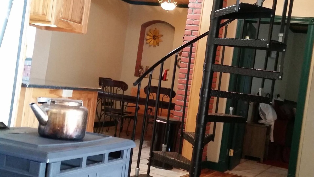 Sanford Cottage | Harmony Haven, a small town cottage retreat, large garden and outdoor adventure.