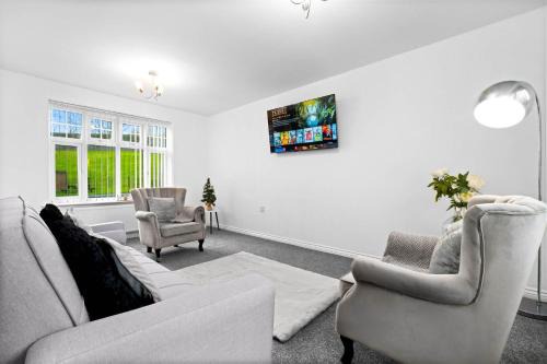 Tipton House | Harmony House 3 Bedroom New Build for Families, Contractors, Black Country Museum Sleeps 6