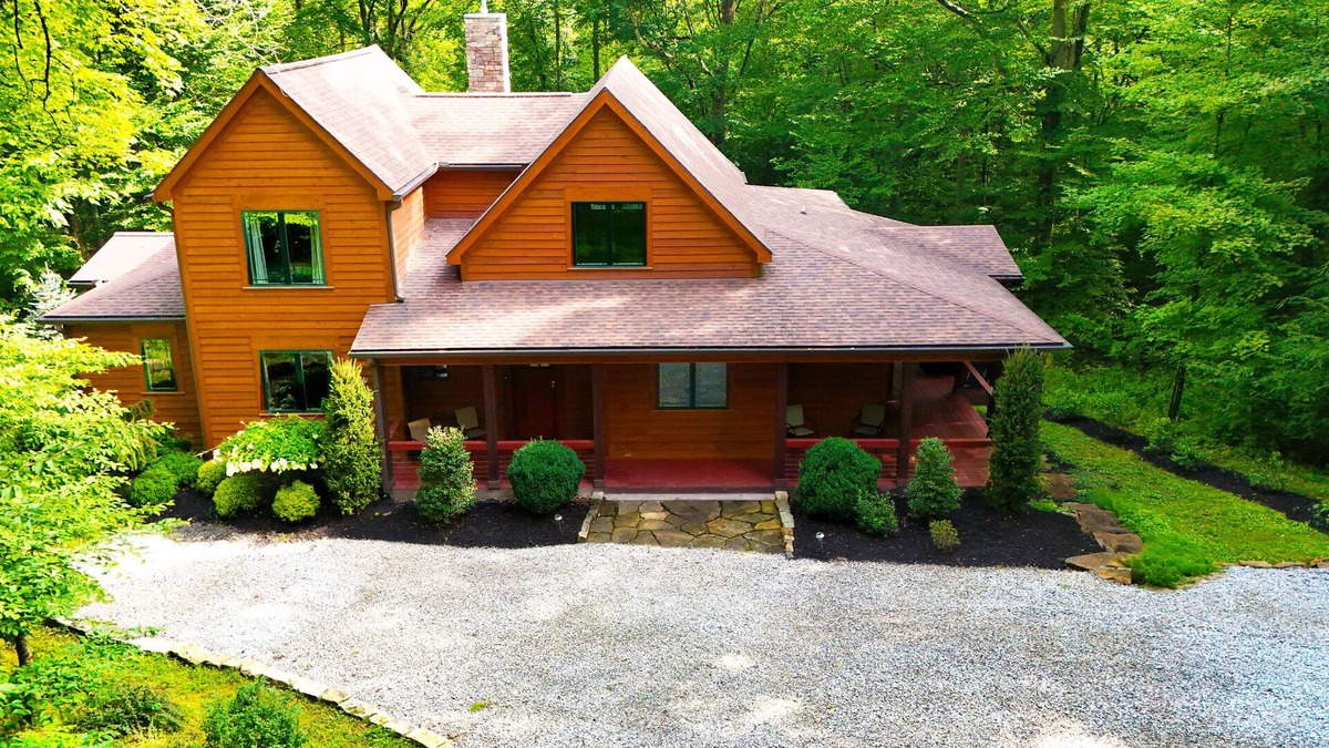 Victor Cabin | Harmony House Luxury Cabin with National Park Access