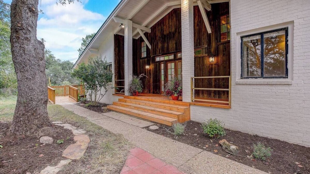 Smithville House | Harmony Pines - Stunning 3BR Retreat Center on 25 acres