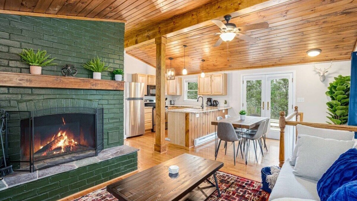 Millville Ski Chalet | Harpers Ferry Cabin: Hot Tub, Deck, Fire Pit, WiFI