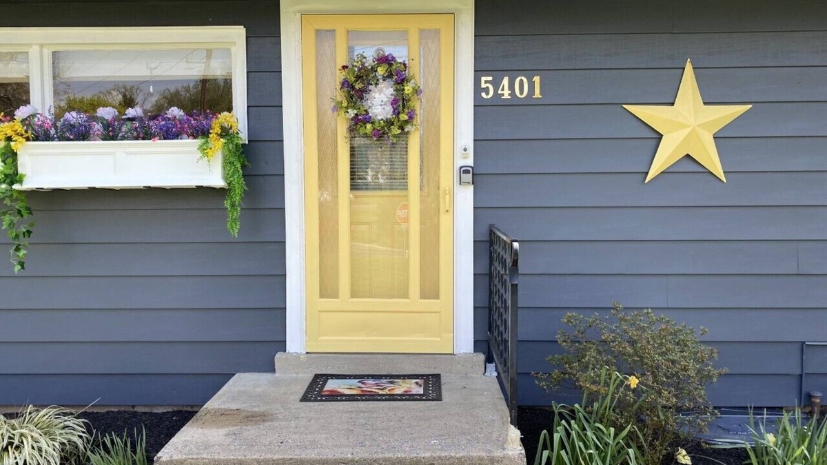 Paxtonia House | HARRISBURG HERSHEY PARK GIANT CENTER FARM SHOW PETS WELCOME GATED YARD SAFE FUN