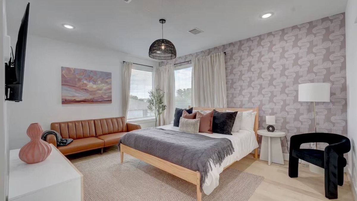 South Central Houston House | Harrisburg House Rooftop Patio Downtown HTX