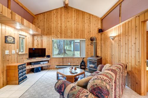 Harrison House | Harrison Cabin with Fire Pit and Elbow Lake Access!
