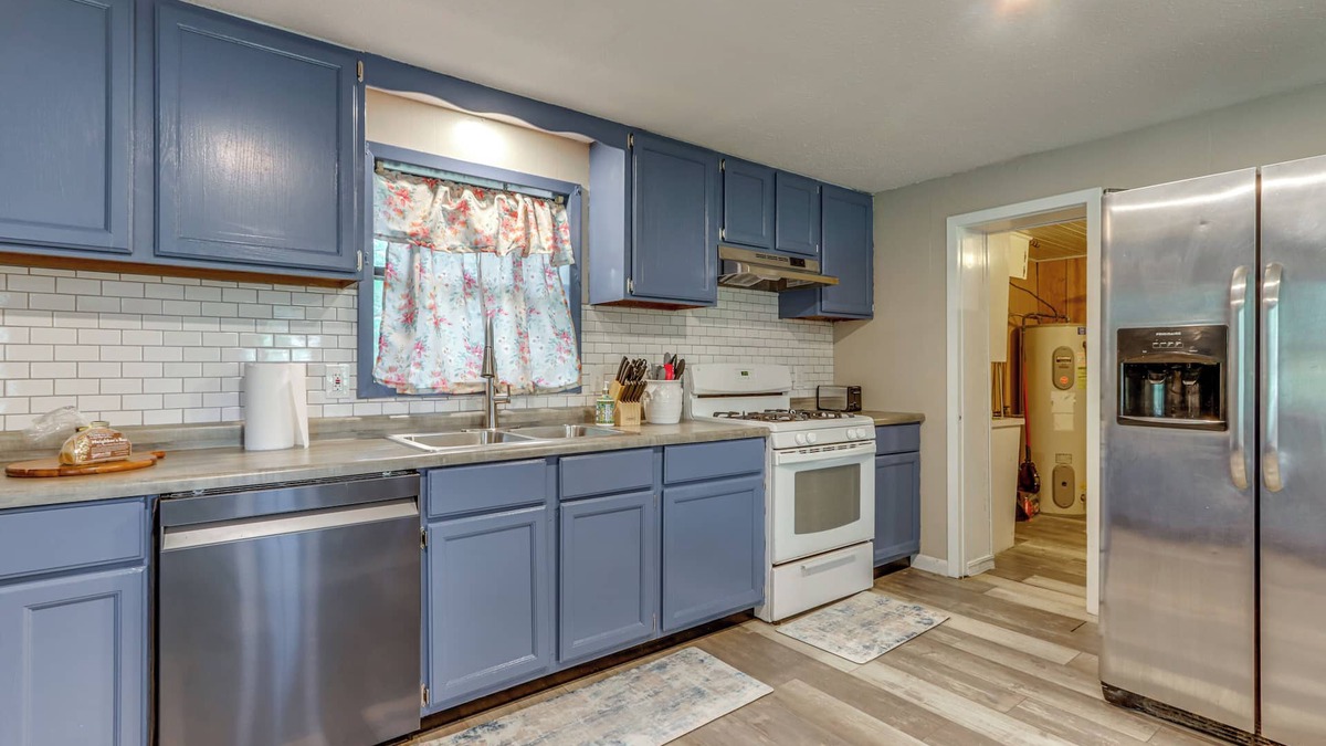 Harrison Cottage | Harrison Getaway w/Yard & Parking: Near Fishing