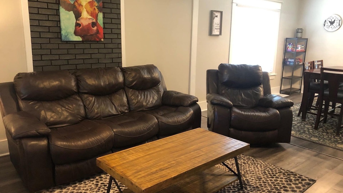 Litchfield House | Harrison House; Litchfield, IL; Pets welcome