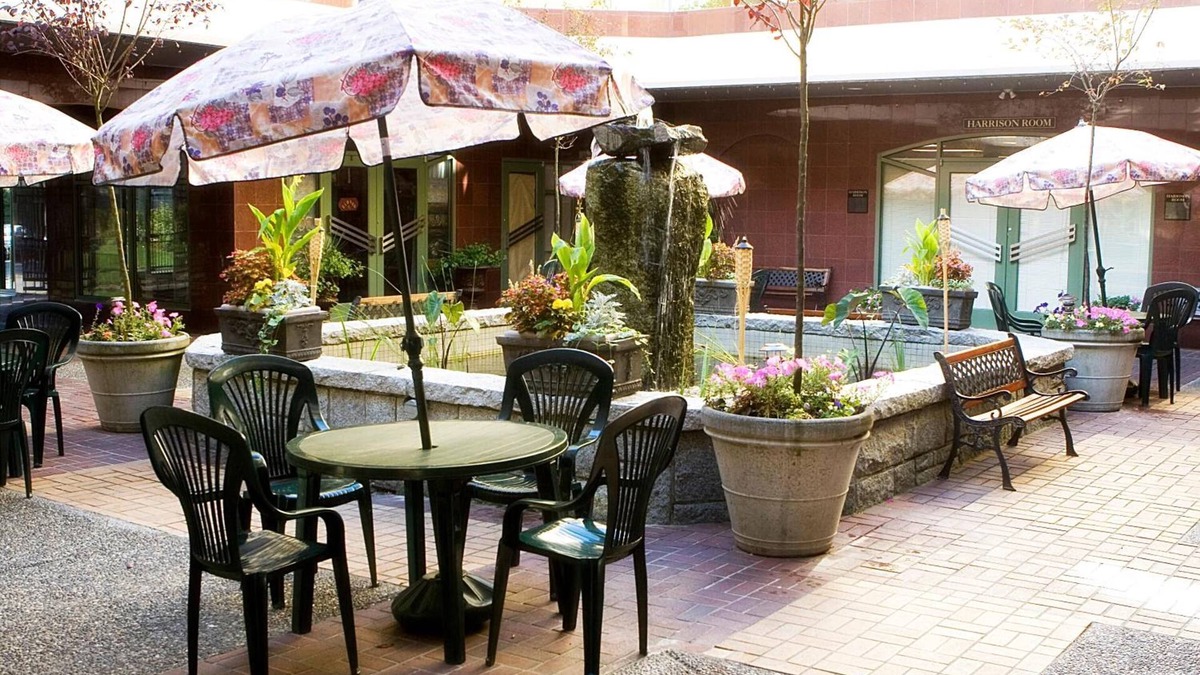 Harrison Hot Springs Hotel | Harrison Lake Hotel
