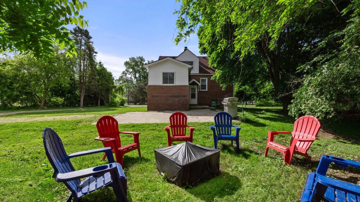 Harrison House | Harrison Twp 3BR | Sleeps 9 & Ample Boat Parking