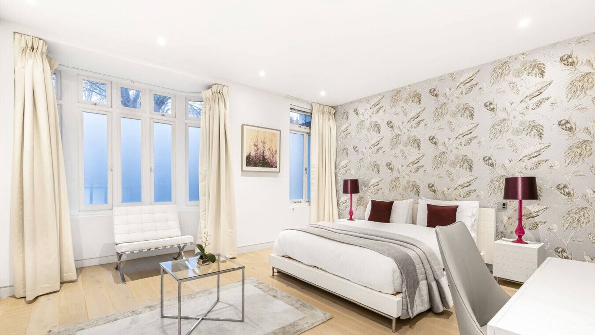 Brompton & Hans Town Apartment | Harrods Next Door | 3-bed Knightsbridge Residence
