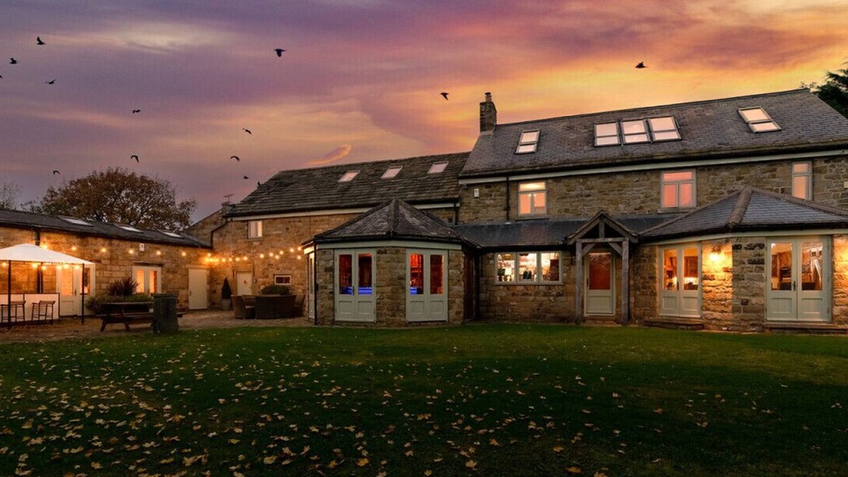 Ripley House | Harrogate House Retreat - Sleeps 31, Steam Room, 2 Hot tubs