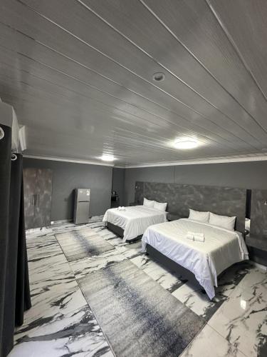 Mahikeng House | Harry's Luxury Guest House