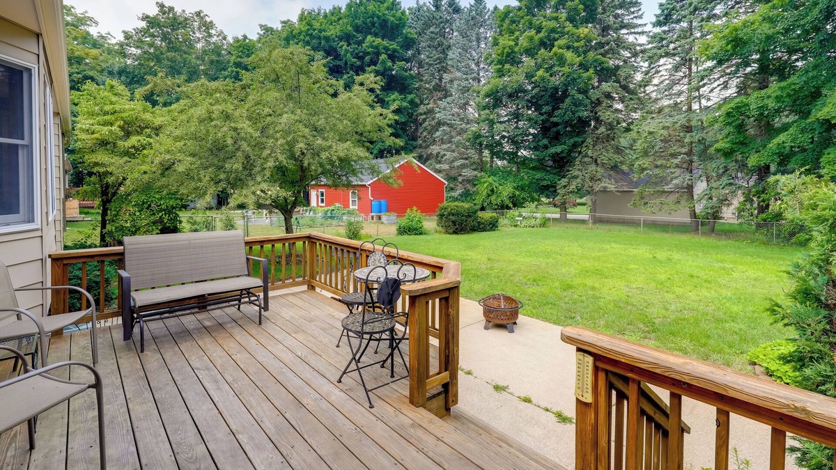 Hart House | Hart Haven w/Cozy Fireplace, Deck & Grill!