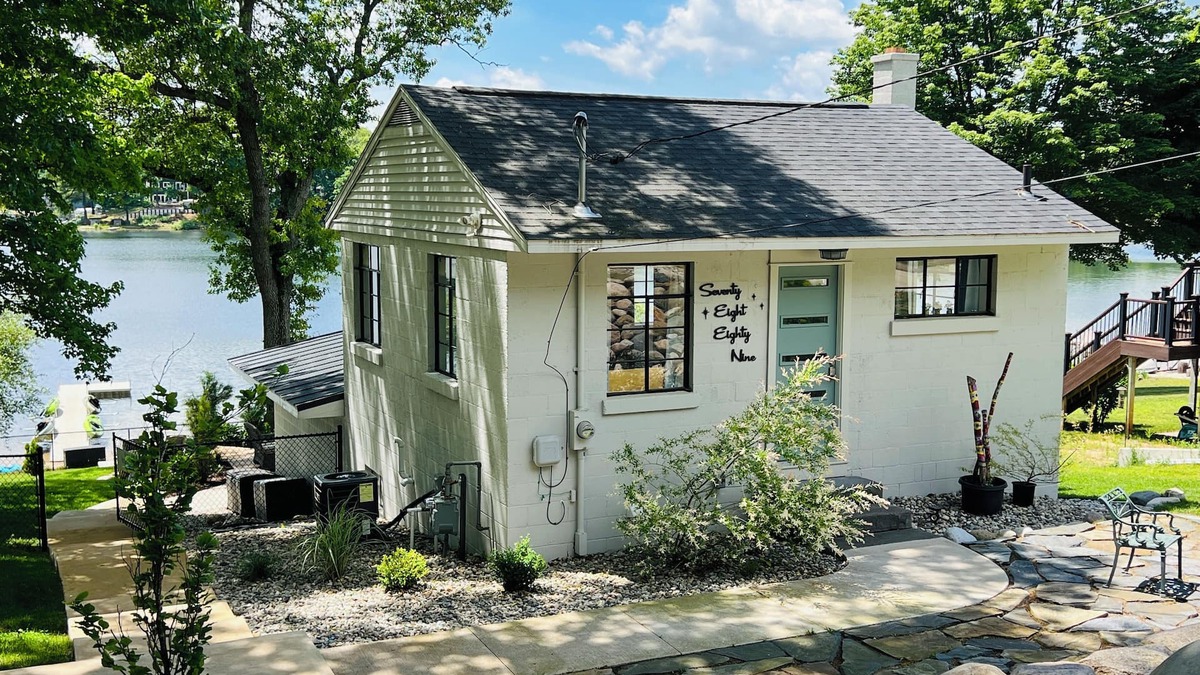 Twin Lake Cottage | Hart Lake, Waterfront, Swimming, Beach, Kayaks, Hiking, Fishing, in the Wood,Pet