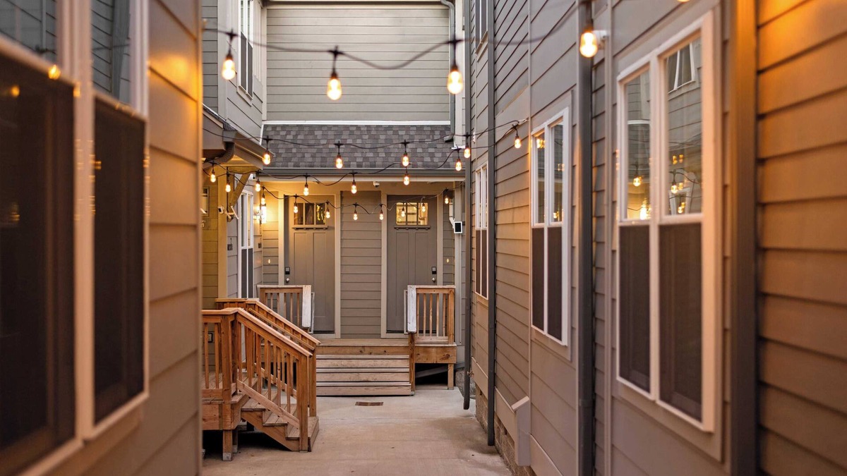 Chestnut Hill Cottage | Hart Suite 10 by Avantstay Gorgeous Town House w/Modern Amenities in Nashville!